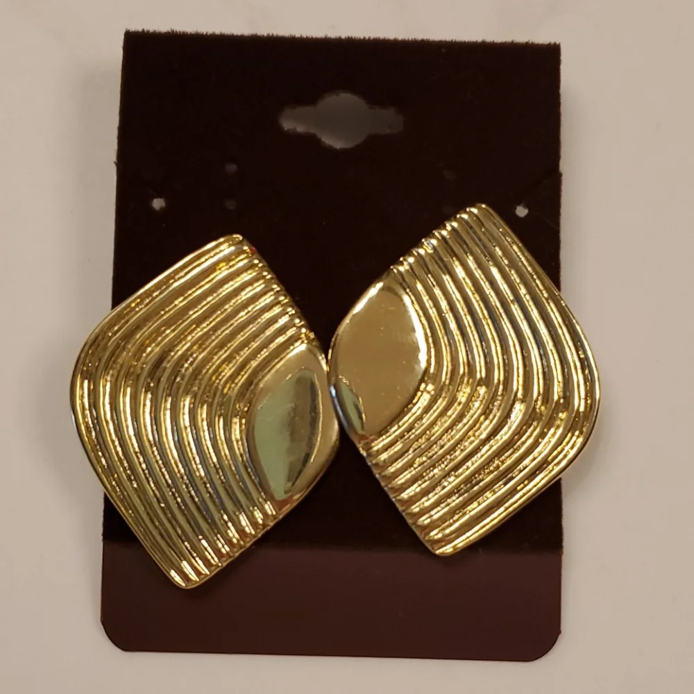 Vintage Gold tone Statement Clip on Earrings